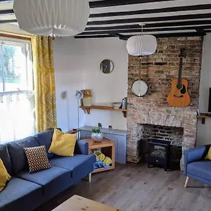 https://200-year-old-large-townhouse-with-sea-views.yorkshirehotels.net